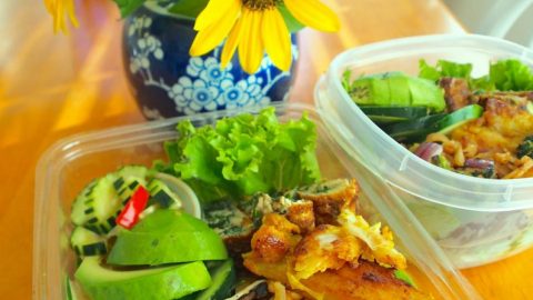 滝のふもとで、エスニック弁当！［読者投稿記事］