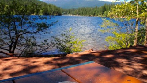 聖山を眺める湖畔の蕎麦弁当♪［読者投稿記事］