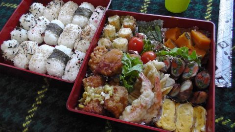 花見に行ったつもりの手作り重箱弁当［読者投稿記事］