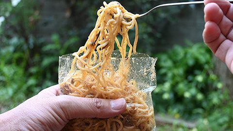 ソロキャンパーの自宅作業〜缶詰で超簡単ソロレシピ：カンヅ麺〜