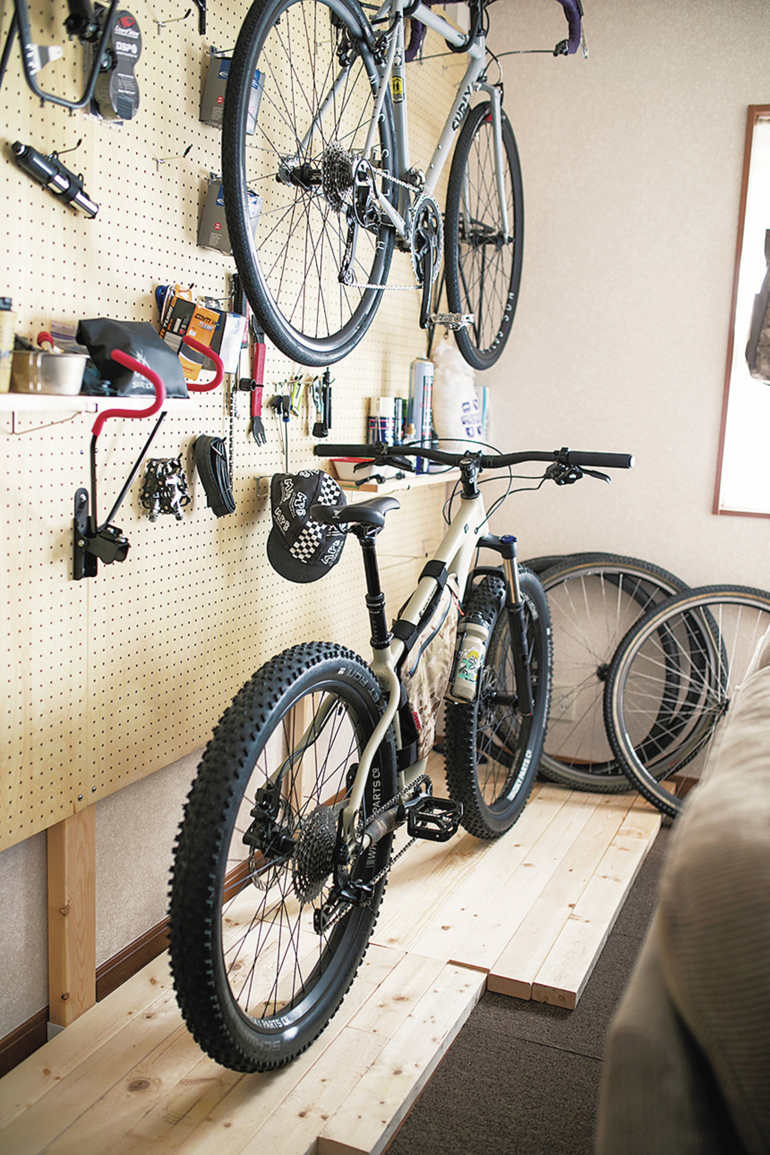 ホームセンターで材料費２万円 快適に作業できる自転車 壁ガレージ Be Pal