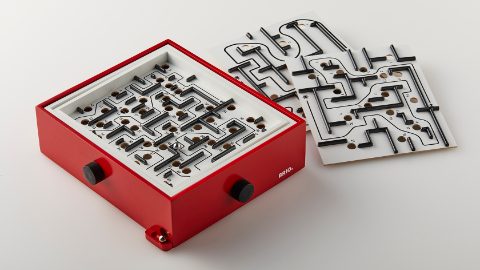 贈り物にも最適！子供も大人も楽しめるスリリングなボードゲーム