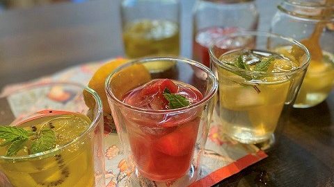 ３日で完成！キャンプやおうちで「お手軽＆カラフルな果実酒」をふるまおう