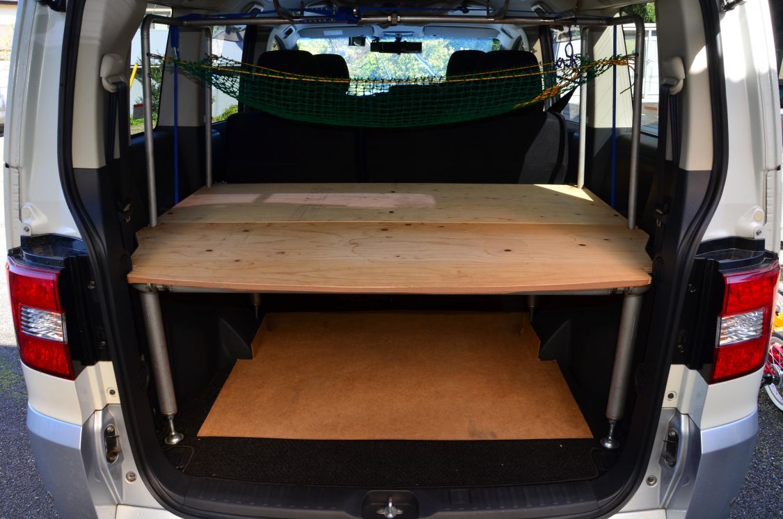 車中泊のための、ステンレス製パイプ荷台＆ベッド［読者投稿記事］