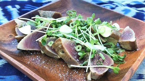 豪快キャンプ飯！藁焼きでカツオの塩タタキ作りに挑戦してみた