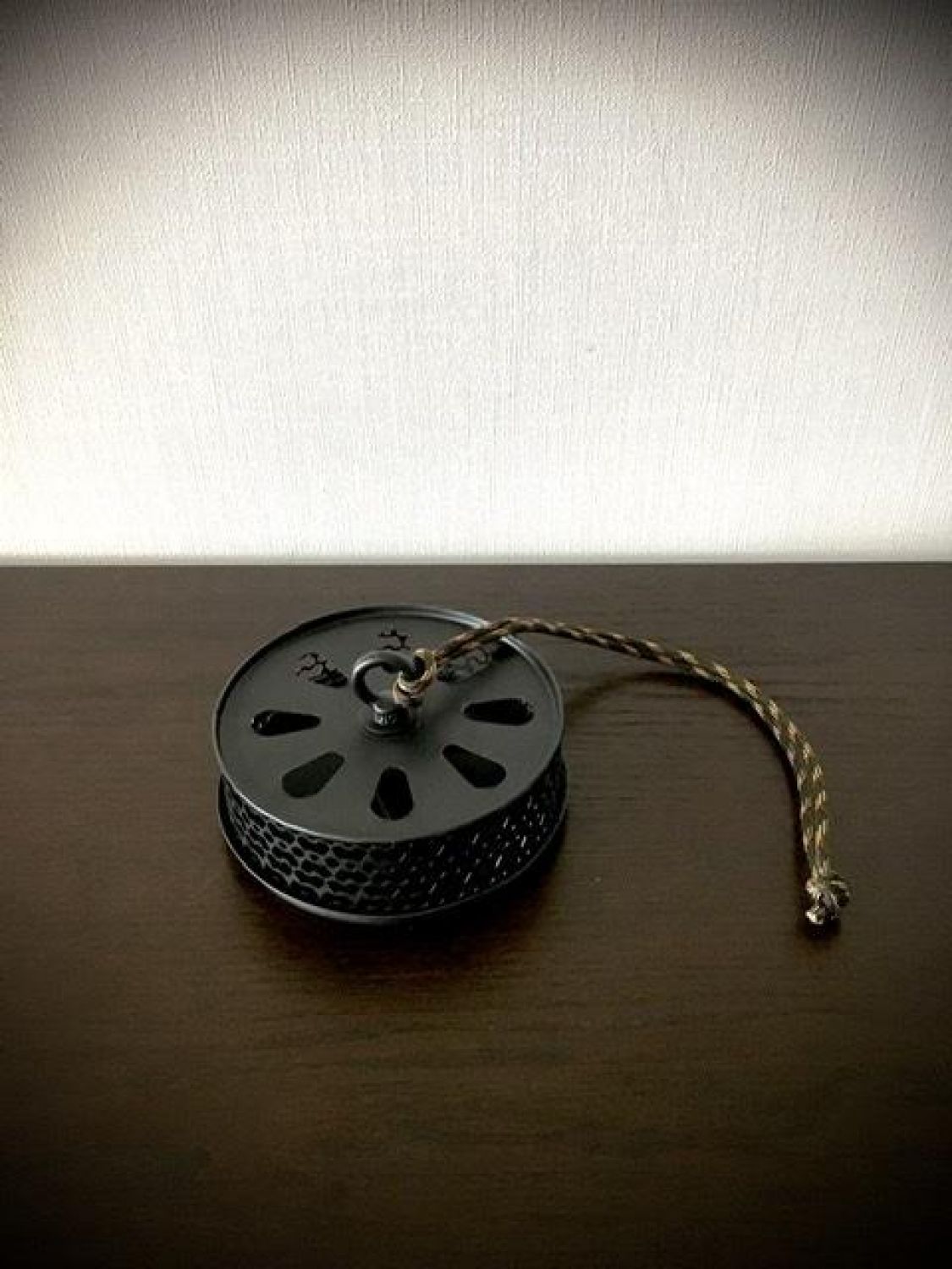 WHATNOT 「Mosquito Coil Holder」［読者投稿記事］