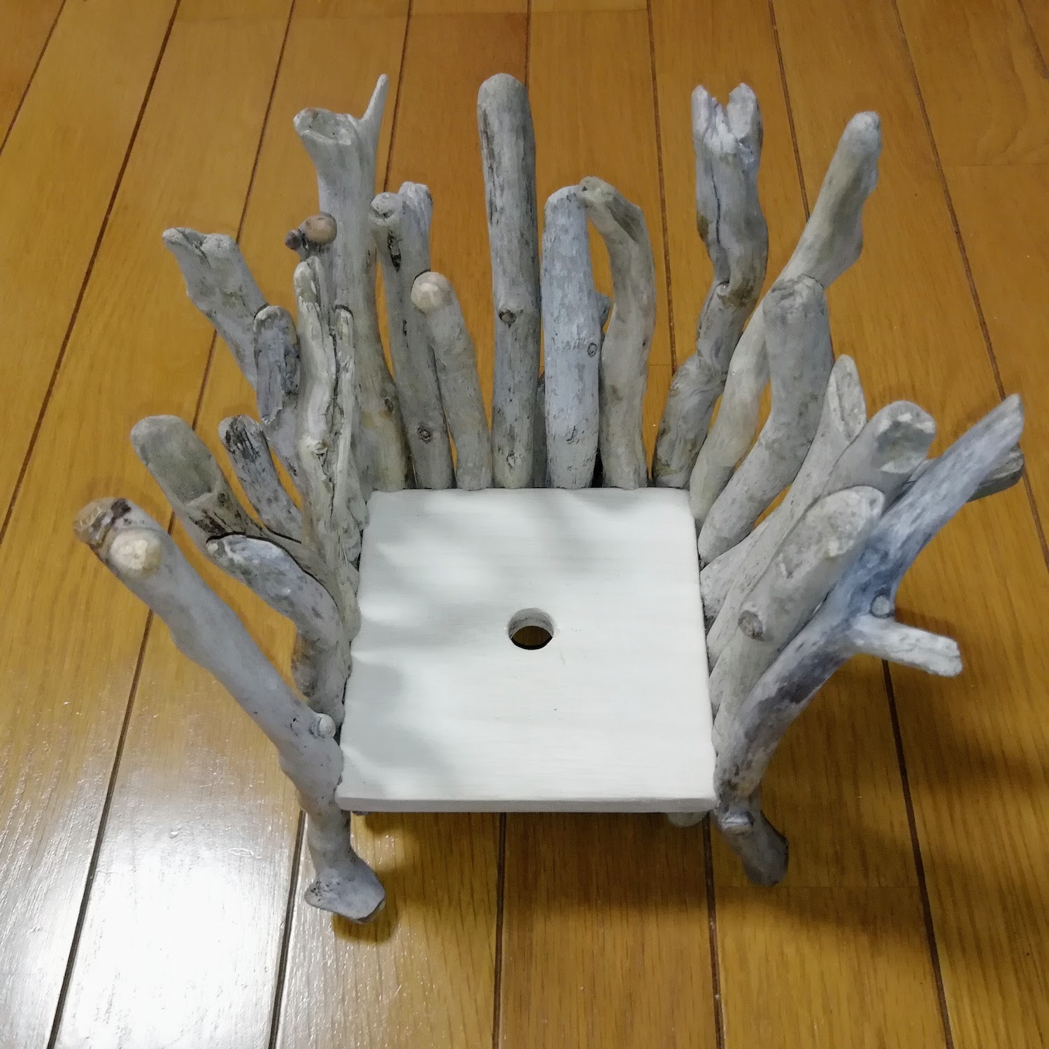 ひろった流木でオシャレなライトを自作 天然素材でお手軽ｄｉｙ 自作 Diy Be Pal キャンプ アウトドア 自然派生活の情報源ビーパル