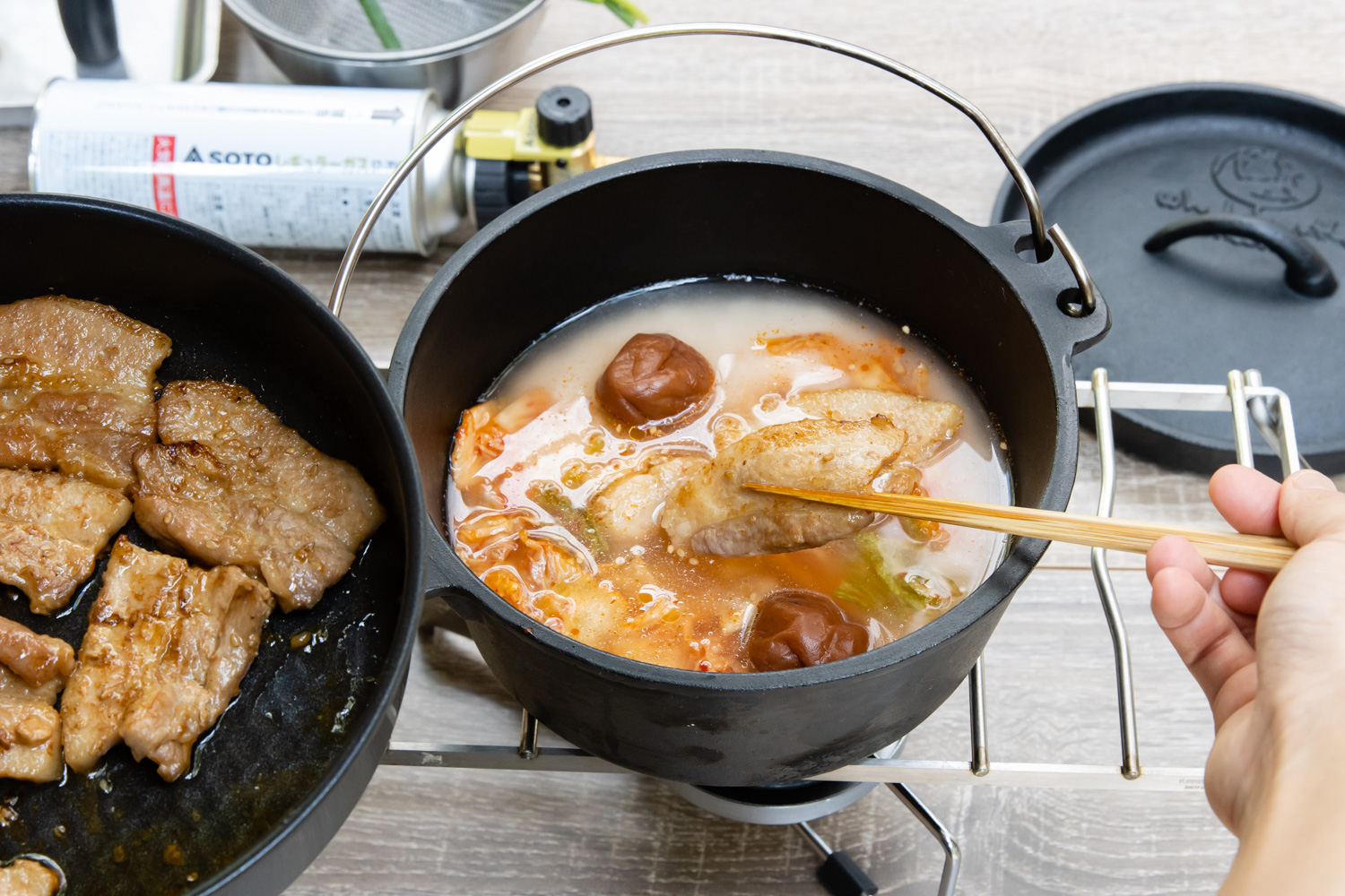 「豚キムチと梅干の炊き込みご飯」