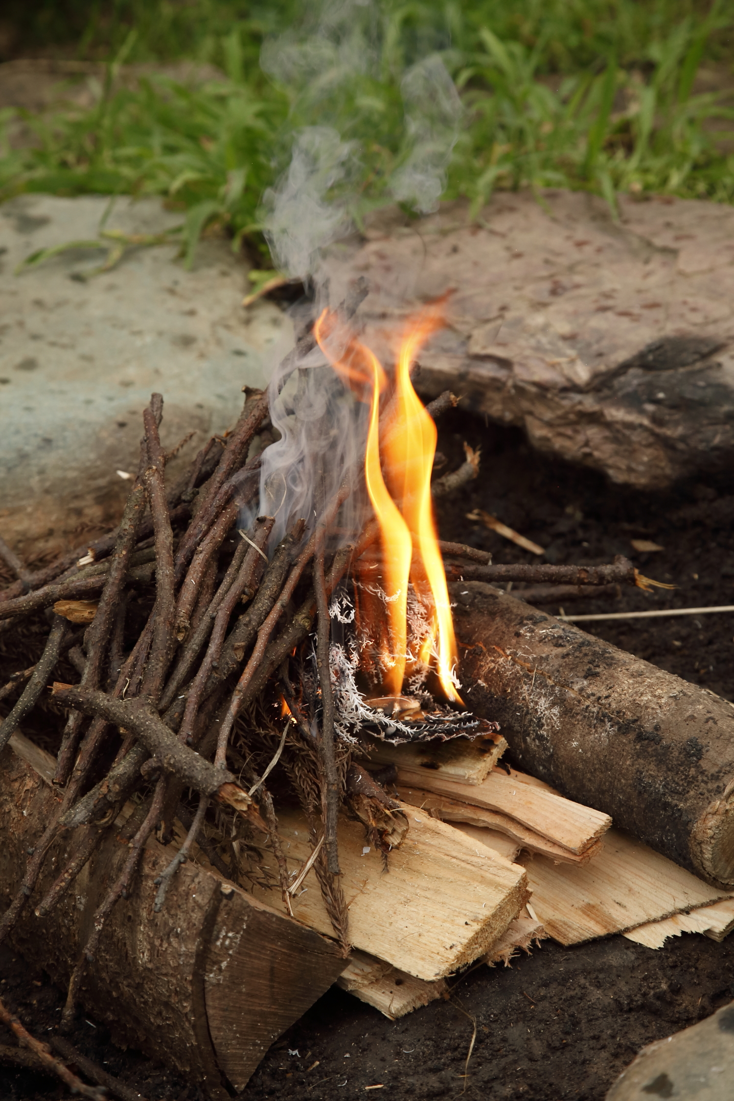キャンプ初心者でも簡単 焚き火の火起こしのコツとは 焚き火のコツ Be Pal キャンプ アウトドア 自然派生活の情報源ビーパル