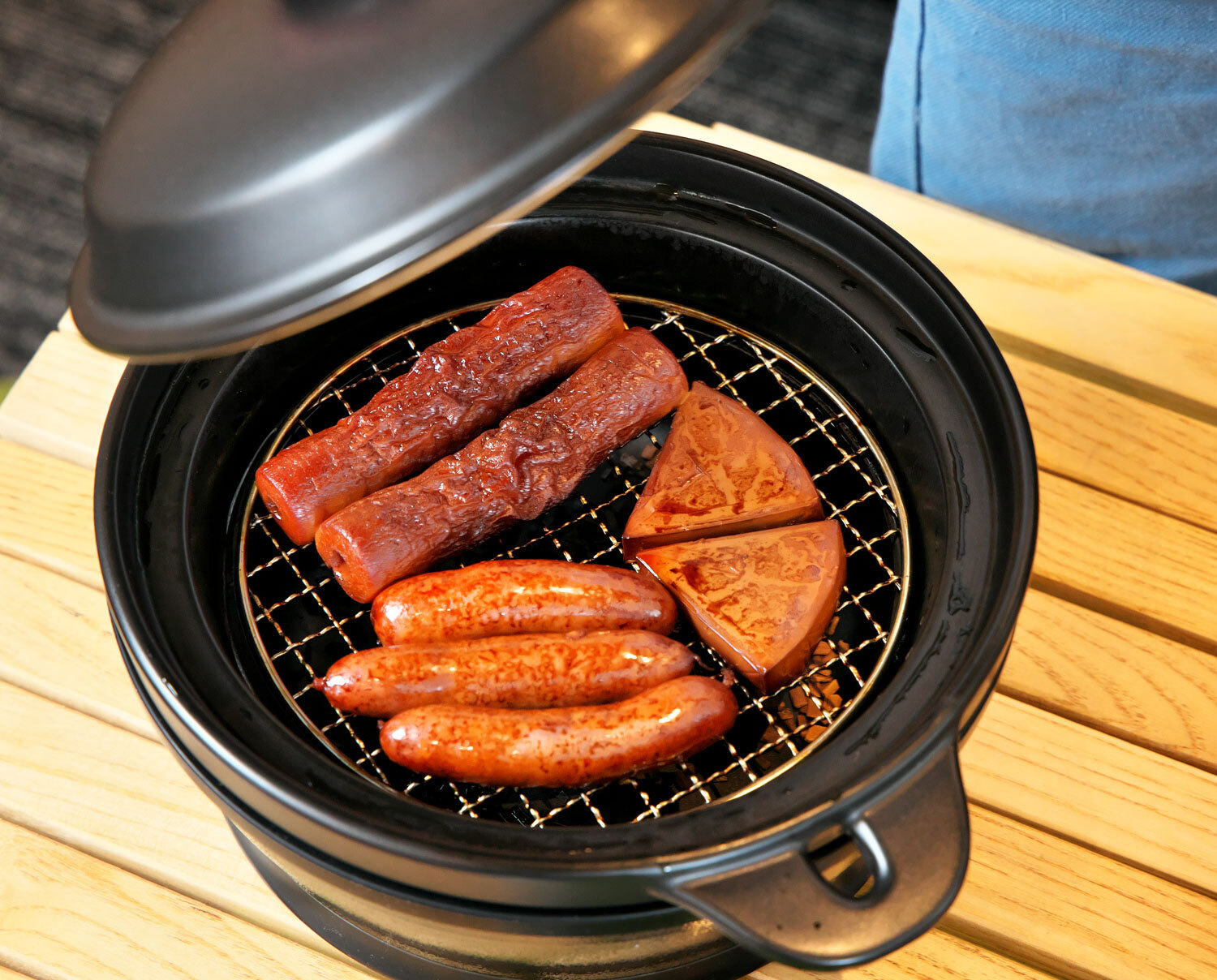 燻製器のおすすめ決定板 選び方や燻製のタイプ別人気食材も紹介 調理器具 食器 Be Pal キャンプ アウトドア 自然派生活の情報源ビーパル