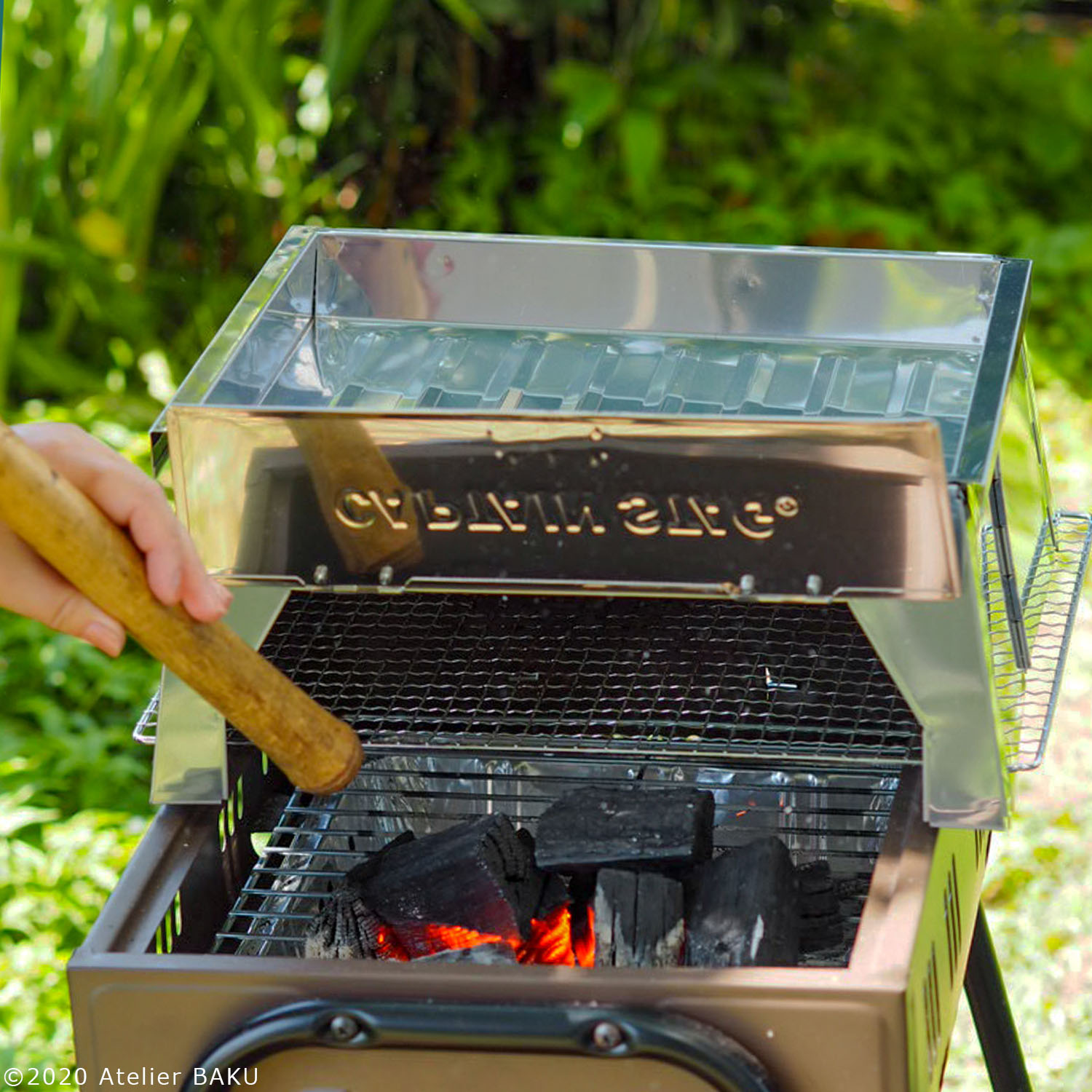 BBQコンロに炭火と本体をセット