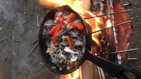 スキレットで牛肉とパプリカの醤油炒め［読者投稿記事］