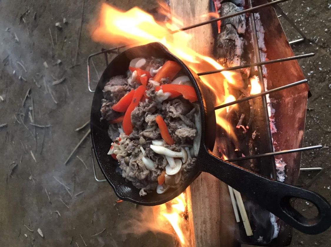 スキレットで牛肉とパプリカの醤油炒め［読者投稿記事］