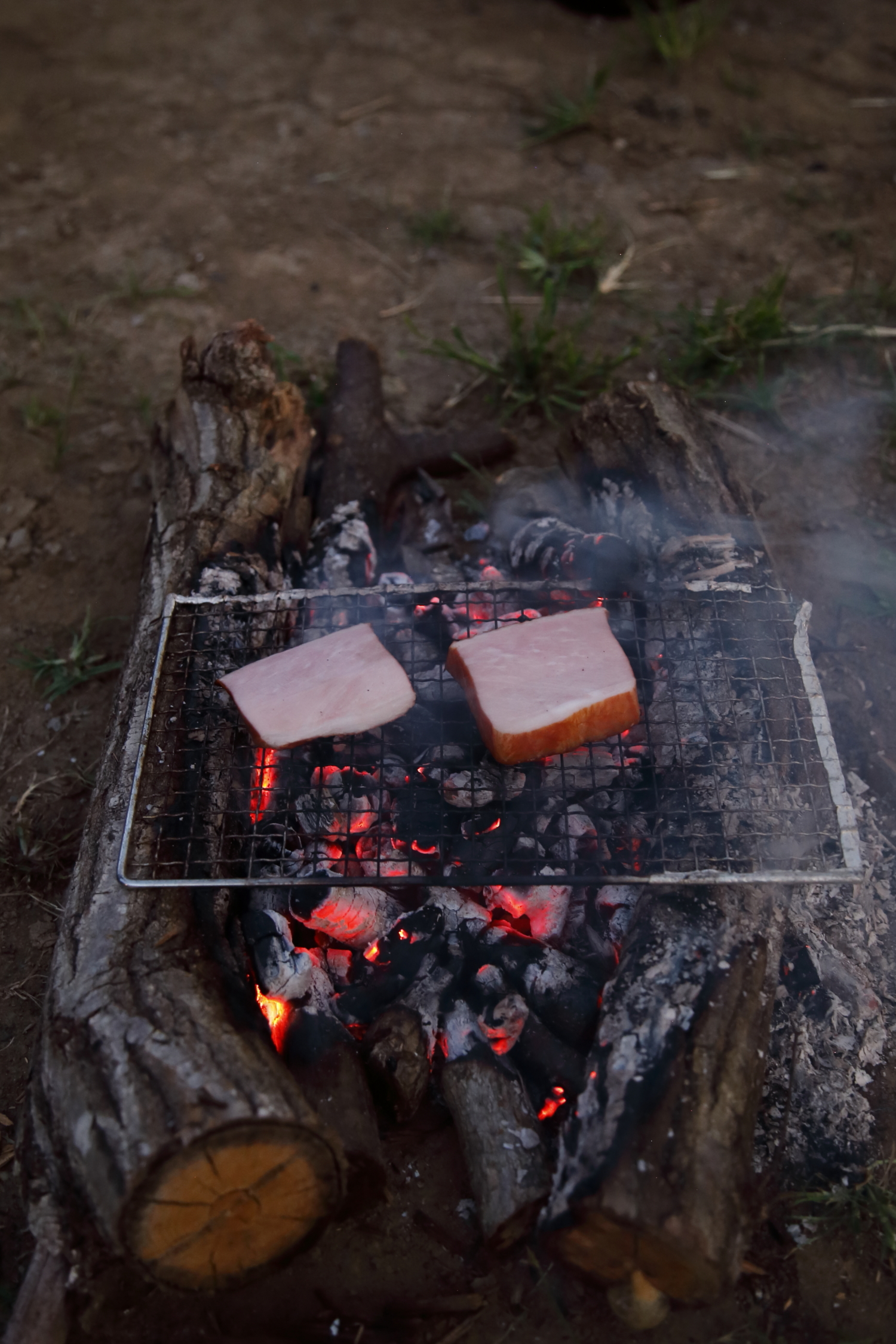 薪の組み方から火起こし 料理まで 簡単な焚き火のやり方とは Be Pal