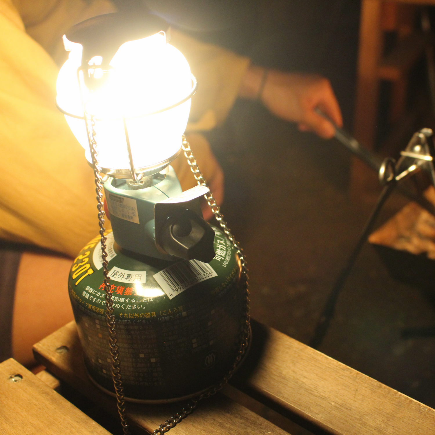 フロンティアランタン でキャンプに優しい灯りを導入しよう ランタン ライト Be Pal キャンプ アウトドア 自然派生活の情報源ビーパル