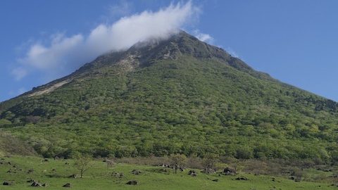 大分県の名峰「由布岳」。富士山の形を思わせる頂から大パノラマを楽しむ！