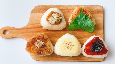 炭の香りが香ばしい！キャンプで楽しめる焼きおにぎり５選