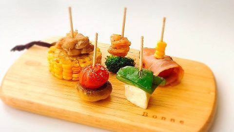 キャンプのおつまみにピッタリ！手軽でかわいいピンチョス５選