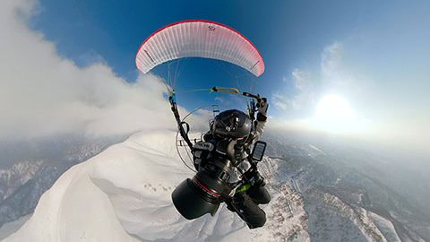 僕の居場所は、空にある。写真家・山本直洋がモーターパラグライダーで七大陸最高峰に挑む理由