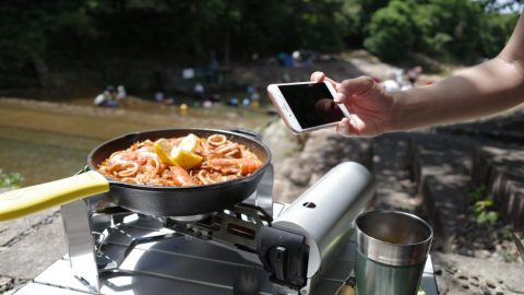 【スキレットで】意外と簡単！屋外でパエリア［読者投稿記事］