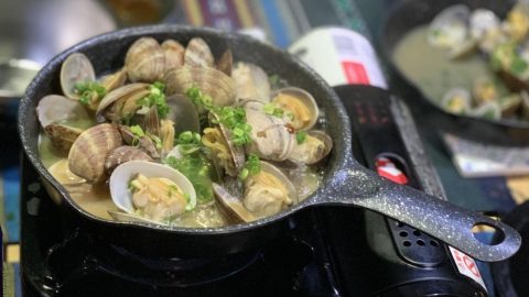 スキレットであさりの酒蒸し［読者投稿記事］