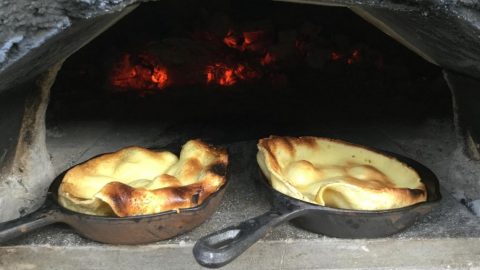 おき火でダッチベィビー。スキレットでつくるデザート［読者投稿記事］