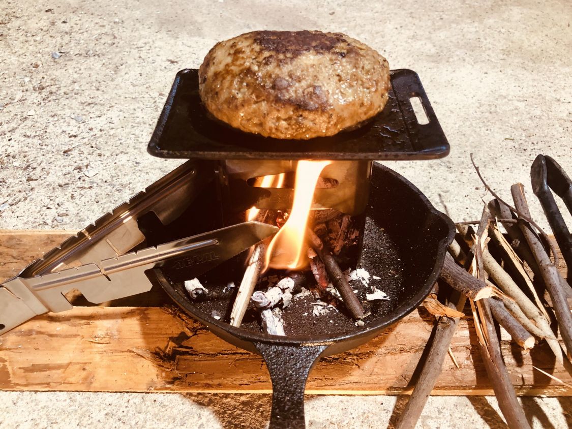 笑‘sのギアで調理したハンバーグを、おろしたてのソロ・トングで食う［読者投稿記事］