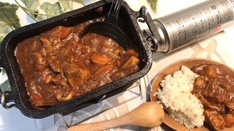 ソロキャンプにおすすめ！ミニダッチオーブンで作る無水カレー