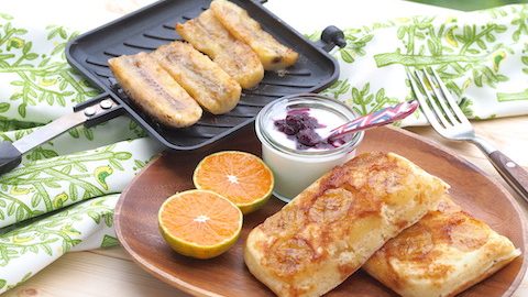 キャンプやお家で！ホットサンドメーカーで作る、ふわふわバナナパンケーキ