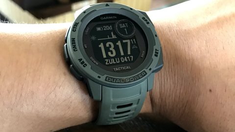 ソーラー充電式スマートウォッチが便利すぎた！Garmin（ガーミン）の『Instinct Dual Power Tactical Edition Moss』