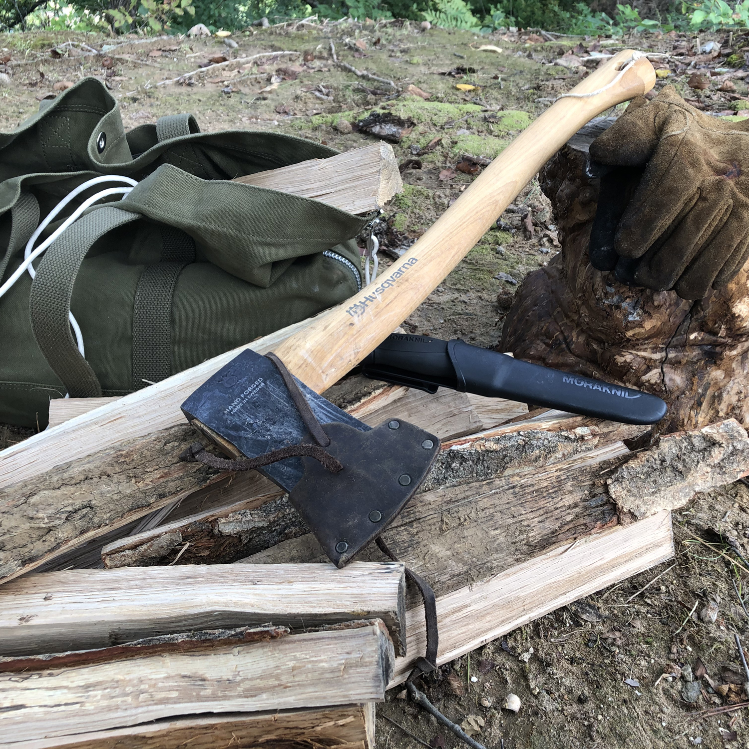 Husqvarna(ハスクバーナ)の小型薪割り斧を徹底紹介！キャンパーが持つ最初の１本にオススメ！ | 刃物・マルチツール  【BE-PAL】キャンプ、アウトドア、自然派生活の情報源ビーパル