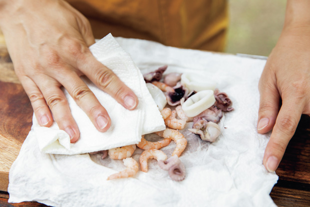 【熱燻✕冷凍シーフードミックス】魚介の旨味が炸裂！絶品アヒージョ