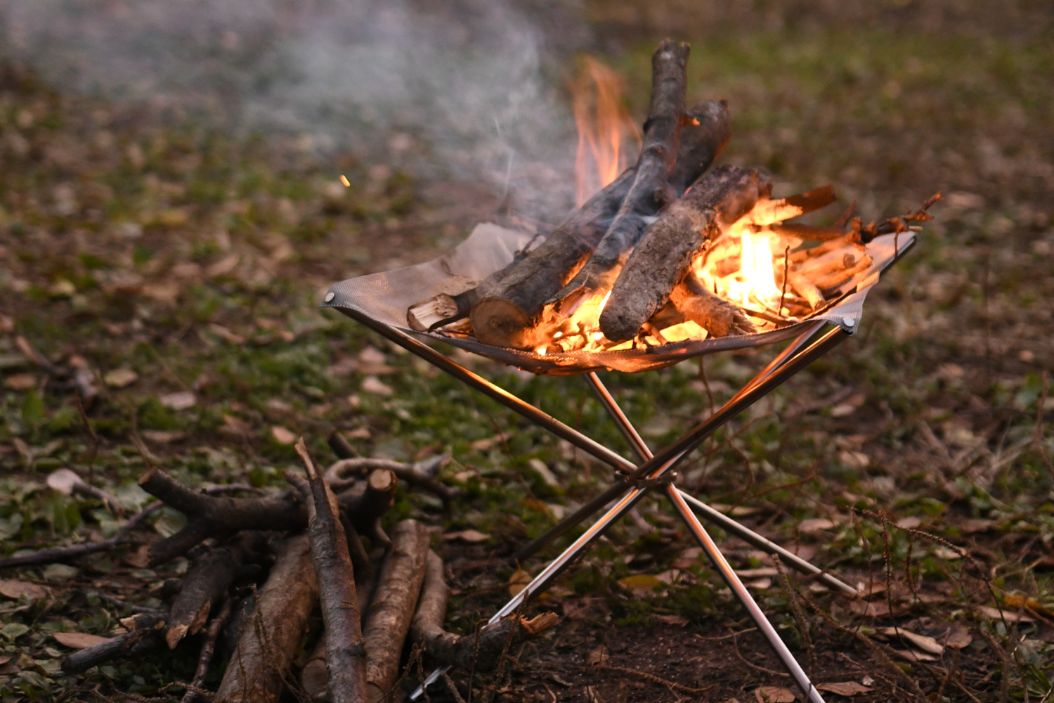 ソロキャンプにピッタリな焚き火台の 最適解 を探そう 焚き火 火おこし道具 Be Pal キャンプ アウトドア 自然派生活の情報源ビーパル