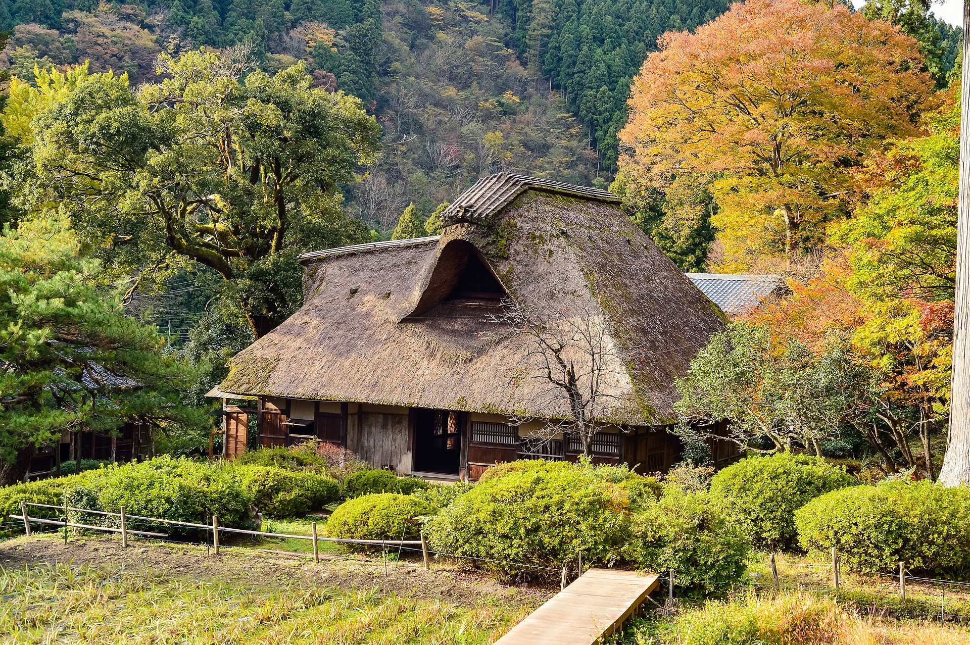 憧れの茅葺き屋根の家に泊まる 日本の原風景で時を忘れる旅へ Be Pal キャンプ アウトドア 自然派生活の情報源ビーパル