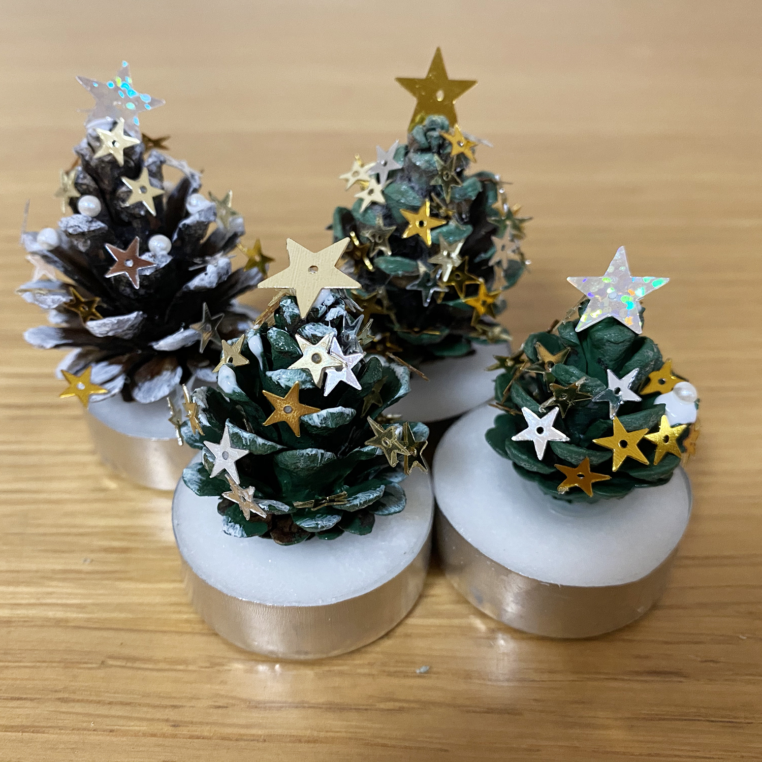 まつぼっくりでミニクリスマスツリーを作ろう 親子で楽しむアウトドア Be Pal