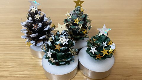 まつぼっくりでミニクリスマスツリーを作ろう！親子で楽しむアウトドア！