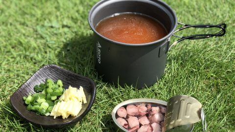 ソロキャンプで試したい！簡単で美味しいオススメ缶詰料理５選