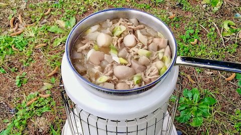冬キャンプにピッタリの鍋料理！山形の郷土料理「芋煮」を灯油ストーブで作る！
