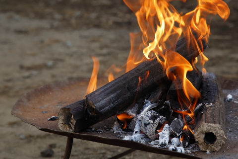 最高級の薪 焚き火で使えるオガライトとは Be Pal