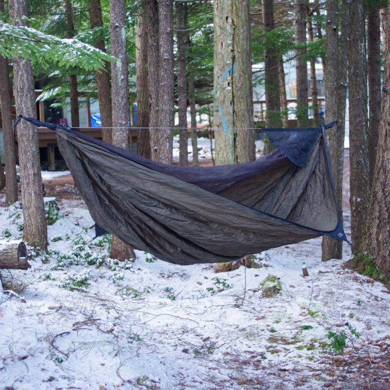 まるで雲の上？冬でも暖かいハンモックの秘訣はアンダーブランケット！