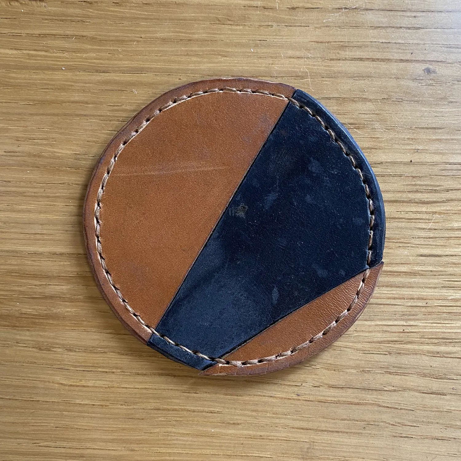 革が素敵な黒色に 鉄錆とお酢でビネガルーン染めのレザーコースターを作ろう 自作 Diy Be Pal キャンプ アウトドア 自然派生活の情報源ビーパル