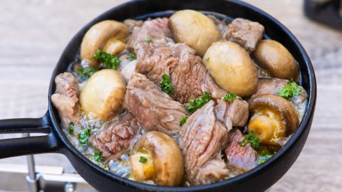 豪快な肉のキャンプ飯20選！肉の種類別に簡単おすすめレシピを紹介