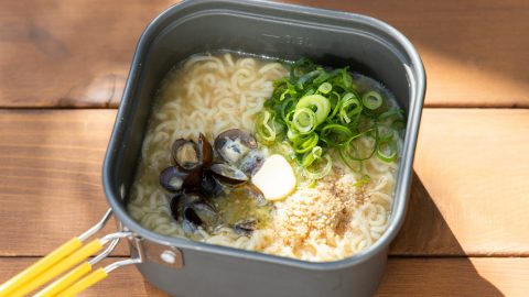 即席ラーメンを簡単アレンジ！「しじみバター塩ラーメン」