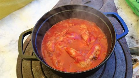切ってぶち込んで煮込むだけ「手羽先の無水白菜トマト缶煮込み」からの３段活用［読者投稿記事］