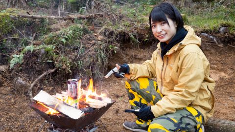 かほなんが焚き火で実験。無人島に行っても、災害時でも、拾った空き缶で米は炊ける！