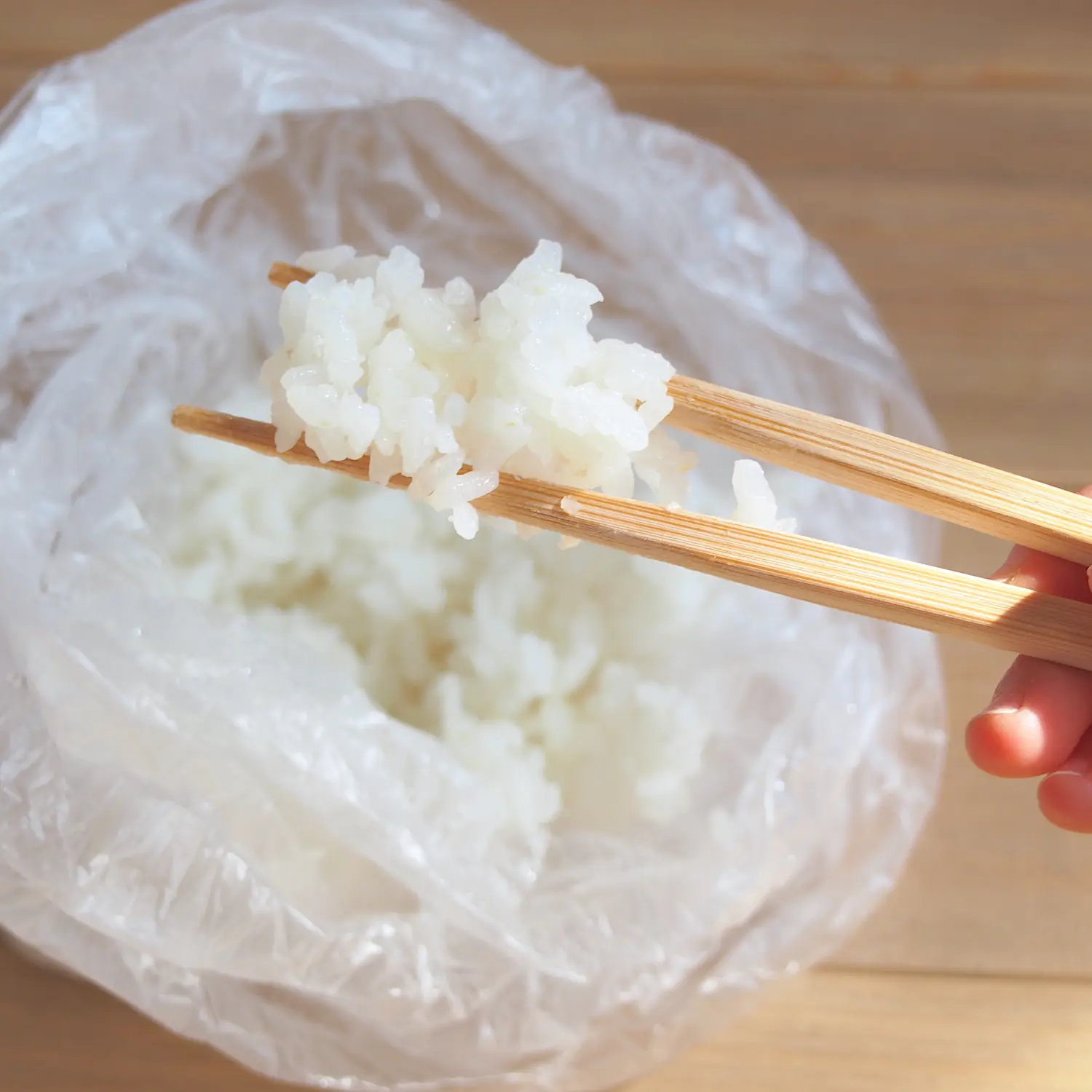 災害時にもキャンプにも 知っておくと安心な 少量の水とポリ袋でご飯を炊く方法 料理 レシピ Be Pal キャンプ アウトドア 自然派生活の情報源ビーパル