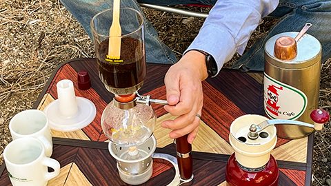 これぞ本格派！「サイフォン」で至極のキャンプコーヒーを飲んでみよう