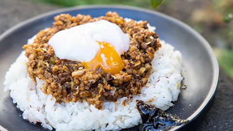 10分で完成！山用フライパン＆麻婆豆腐の素で「麻婆キーマカリー」