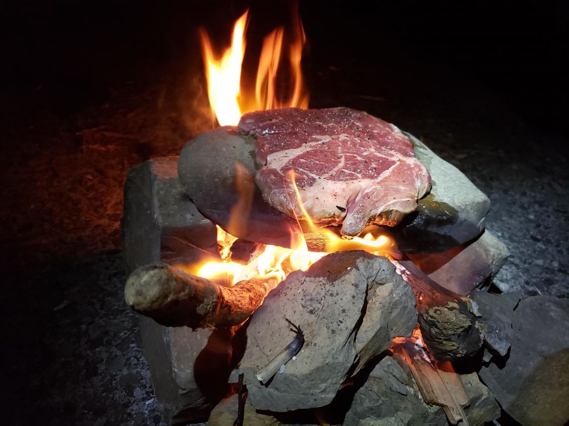 石焼きステーキで原始に帰る。［読者投稿記事］