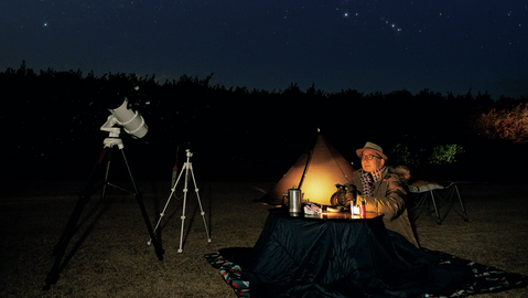 アウトドアこたつで寒さを吹き飛ばせ！ 夜の長い冬キャンは星空観察に絶好だ